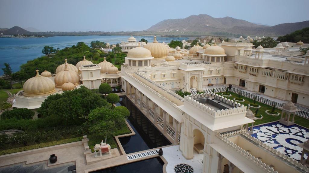 The Oberoi Udaivilas - Luxury lakeside wedding venue